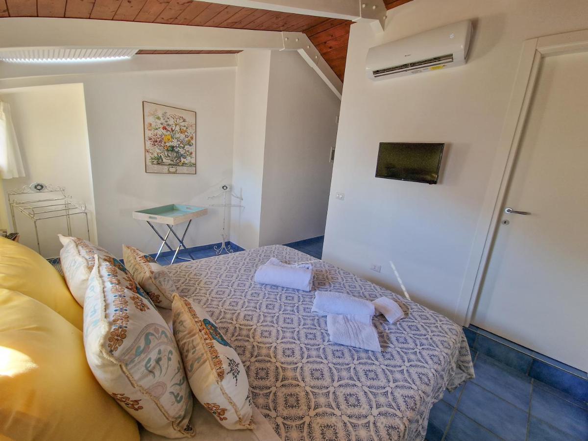 La Torretta Sea View Rooms วีโกเอเกวนเซ ภายนอก รูปภาพ